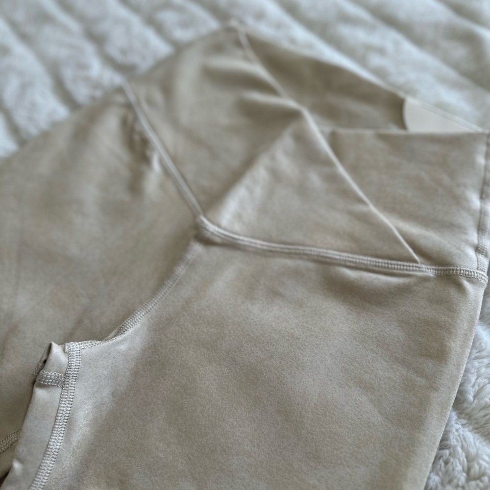 NWT OFFLINE by aerie Size S short leggings